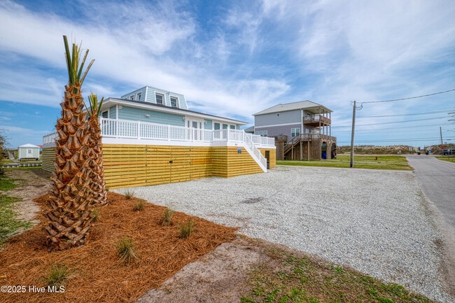 Photo - 304 Marina Way
