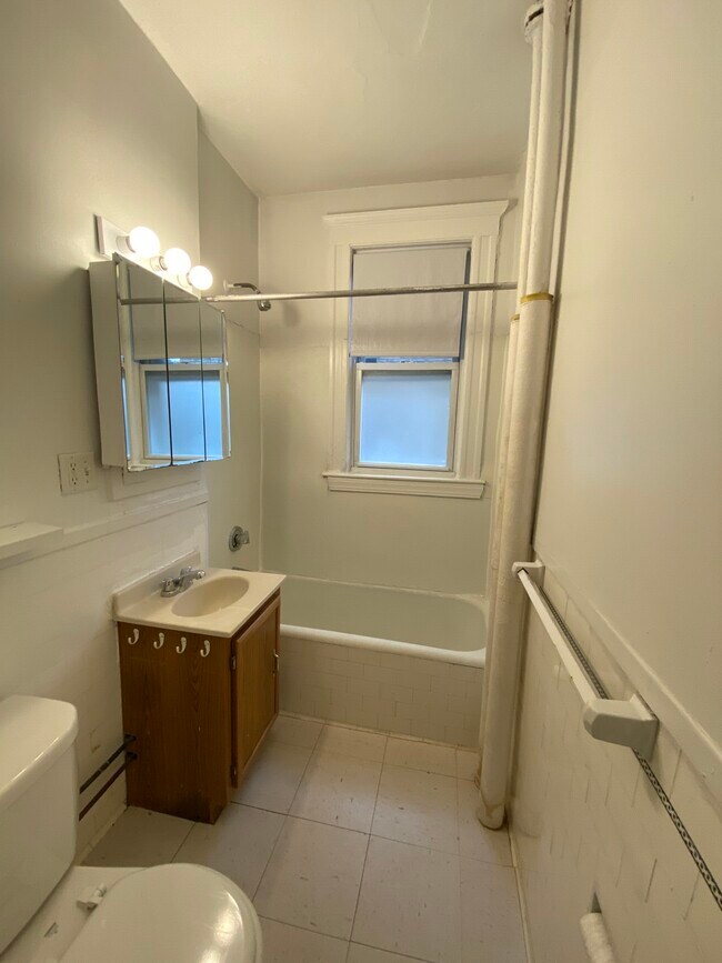 Photo - 1634 Commonwealth Ave Apartments