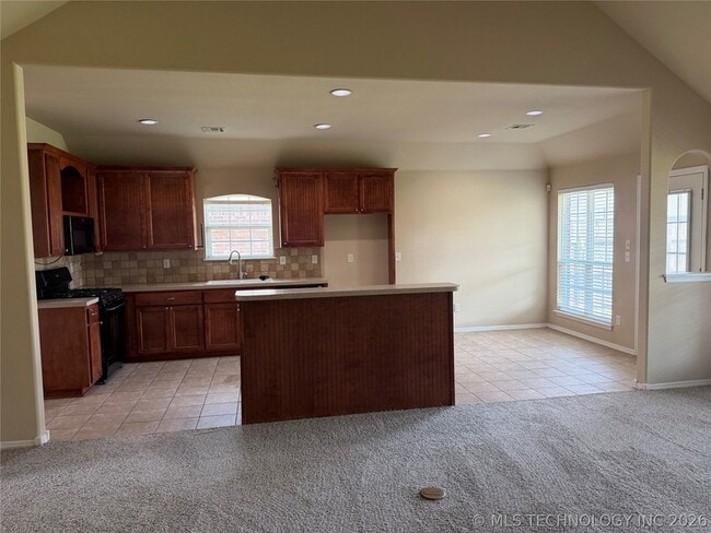 Photo - 2102 W H St