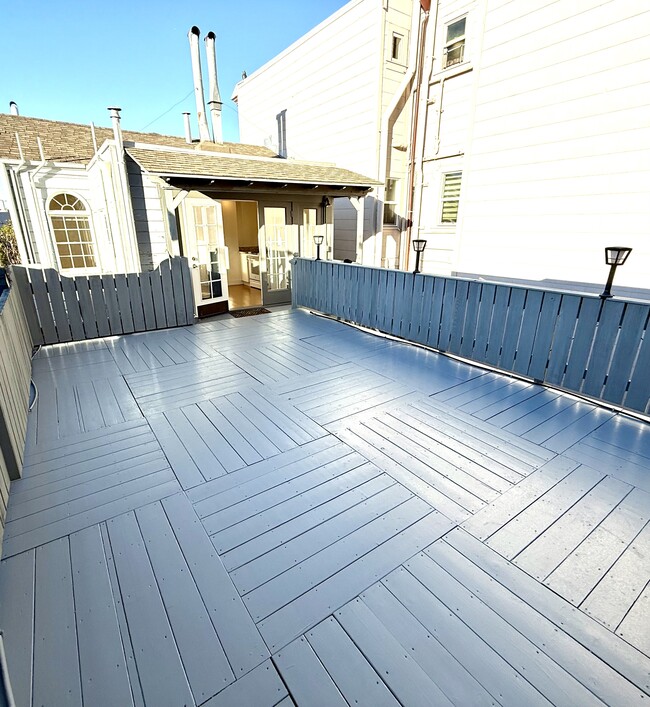 Upper Deck - 2251 Filbert St Unit 2251