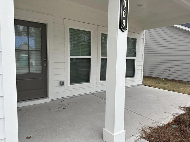 Photo - 2069 Boxwood Cir