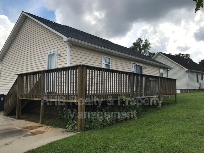 Photo - 200 Manning Way