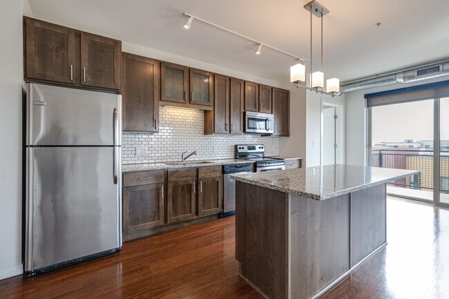 2BR, 2BA - 1,153SF - Kitchen - Bluestone Flats