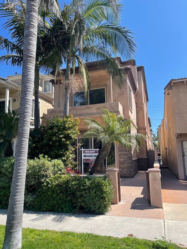 Building Photo - Spacious Custom Built Downtown Huntington Beach Home with Elevator