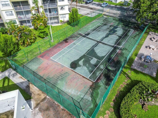 Photo - 4235 N University Dr Unidad 312