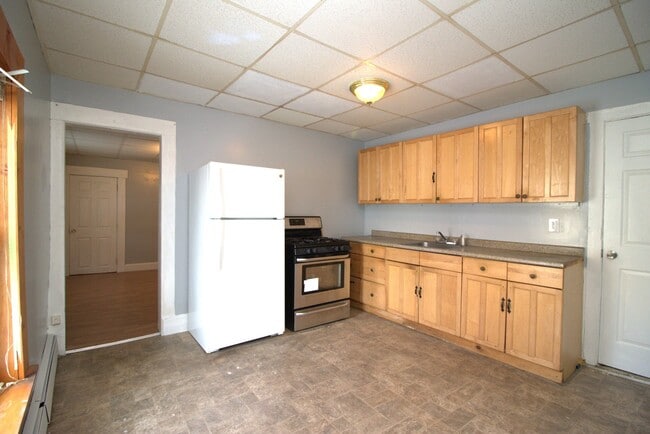 Building Photo - 41 Nichols St Unit 2