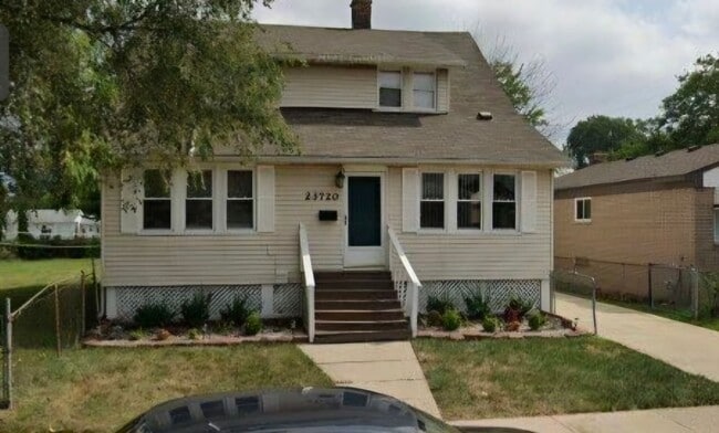 Building Photo - 23720 Shakespeare Ave