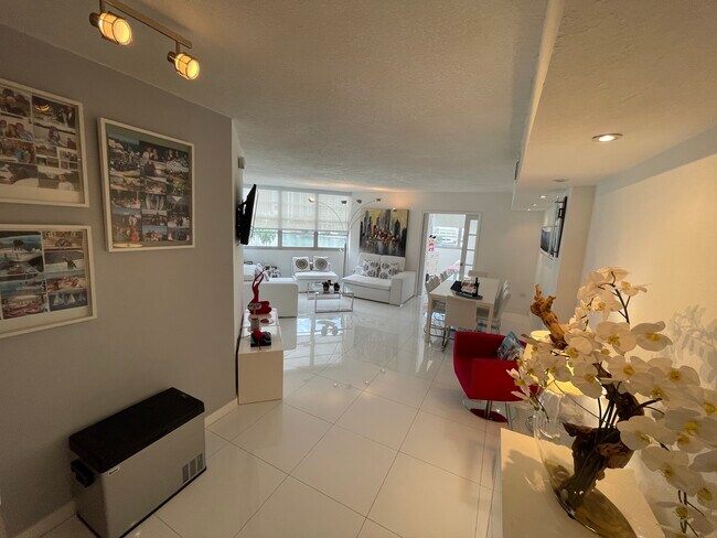 Photo - 801 Brickell Bay Dr