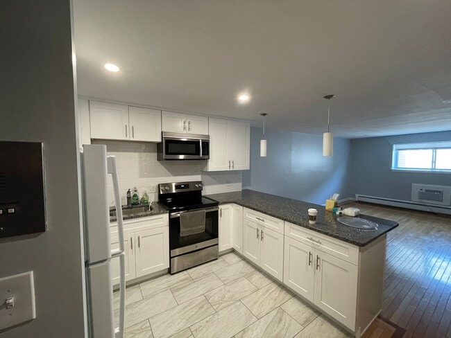 $2800 | Brighton | 1 Bedroom | 1 Bathroom | Parking Available - $2800 | Brighton | 1 Bedroom | 1 Bathroom | Parking Available