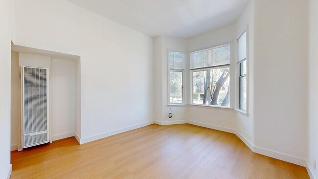 Building Photo - 1715 Webster St Unit 206