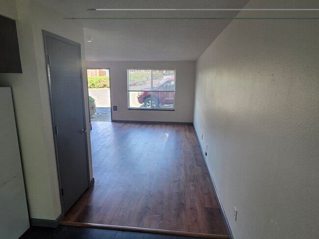 Photo - 121 NE Fern Pl