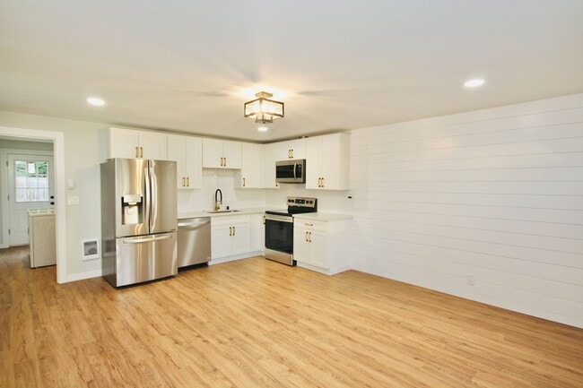 Photo - Beautifully Updated 1bd/1ba Sumner Duplex!