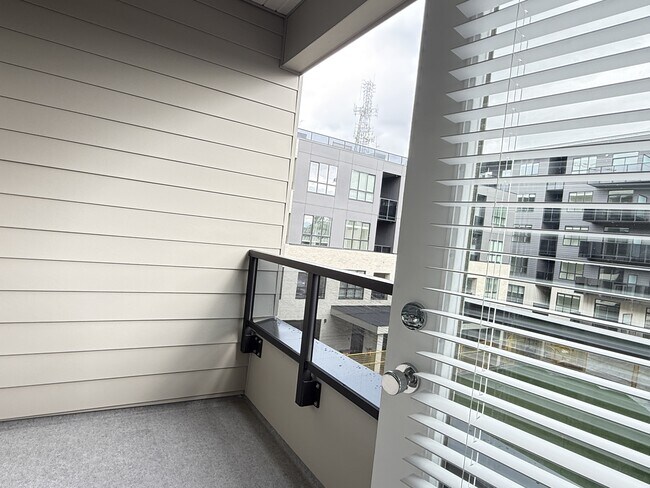 Photo - 15733-15785 85 Ave