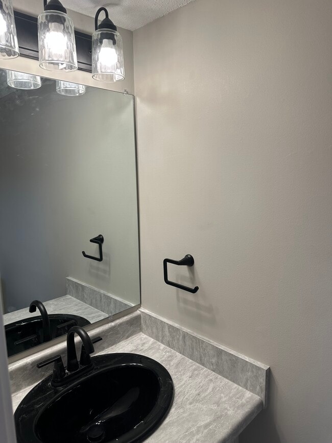 Photo - 939 Kingsbury Dr Unidad B