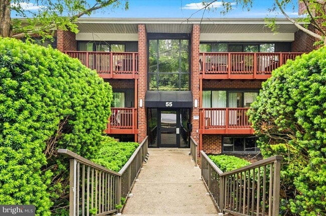 Building Photo - 55 Skyhill Rd Unit 101