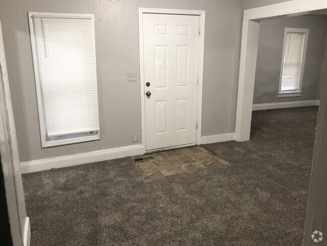 Building Photo - 2 Bed, 1 Bath, BONUS ROOM!! Rental