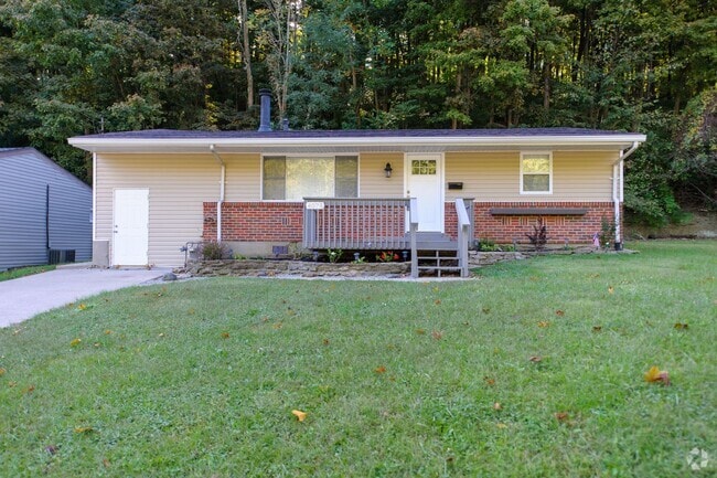 Building Photo - REMODELED BRICK & VINYL RANCH WAITING FOR ... Rental