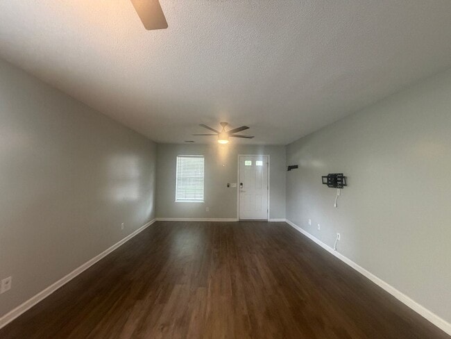 Photo - 1755 Polaris Dr