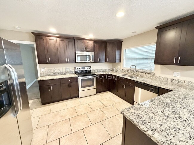 Photo - 2925 Amroth Pl