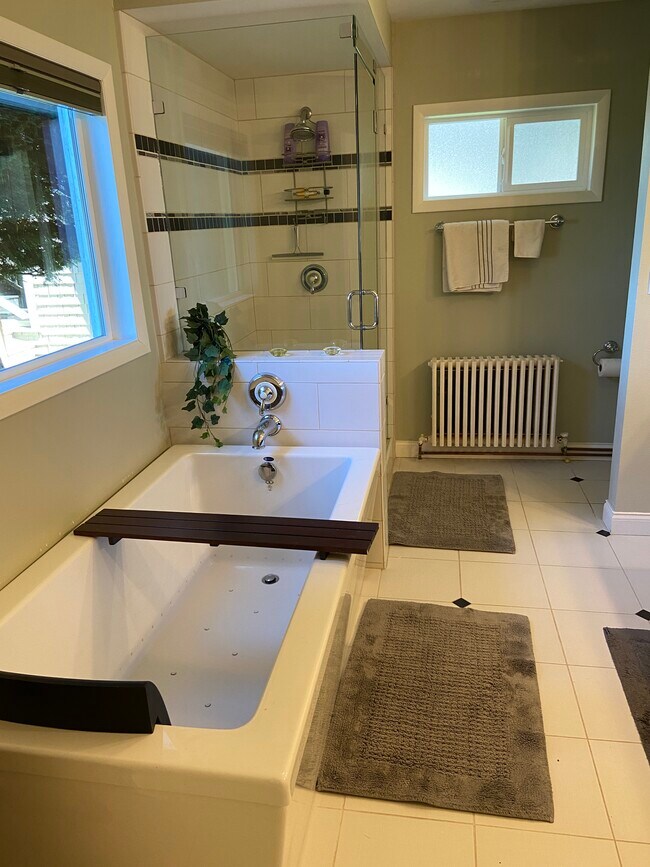 Photo - 312 S Forest St Unidad South Hill Apartment