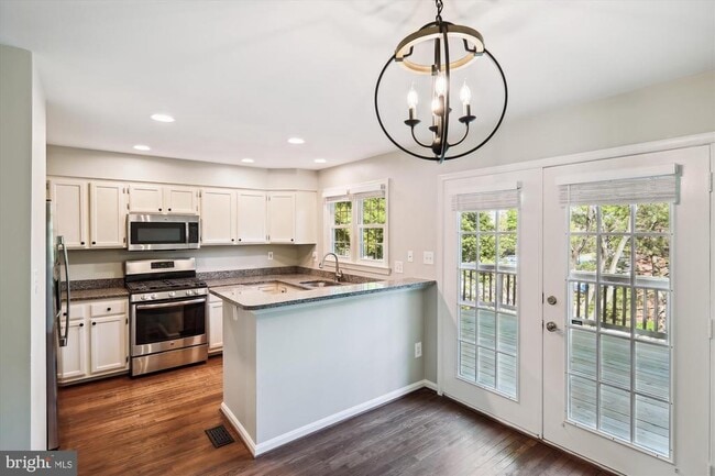 Building Photo - 1293 Quaker Hill Dr