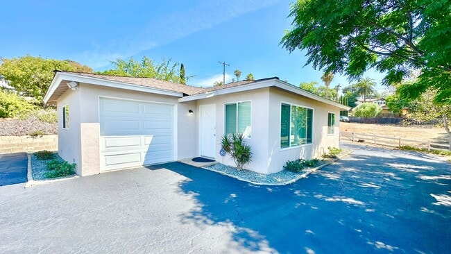 Building Photo - Light, Bright, and Recently Updated, Darli... Rental