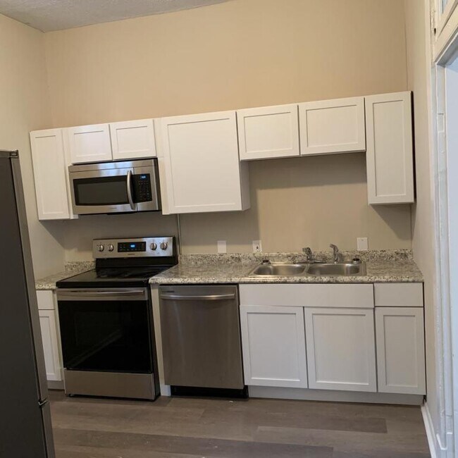 Photo - 818 Garvey Ave