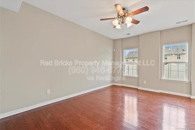 Photo - 2420 Silverthorn Dr