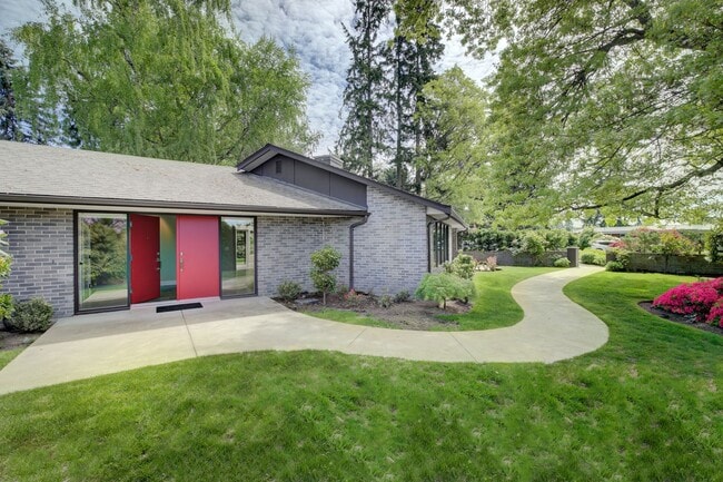 Photo - 4Bd/4.5Ba Clyde Hill House