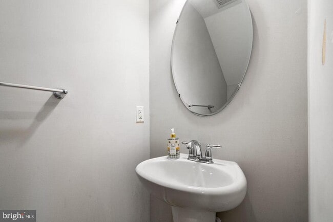 Photo - 2593 Eastbourne Dr