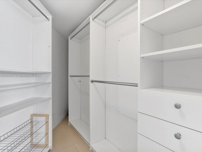 Photo - 31 SE 6th St Unidad 802 Rental