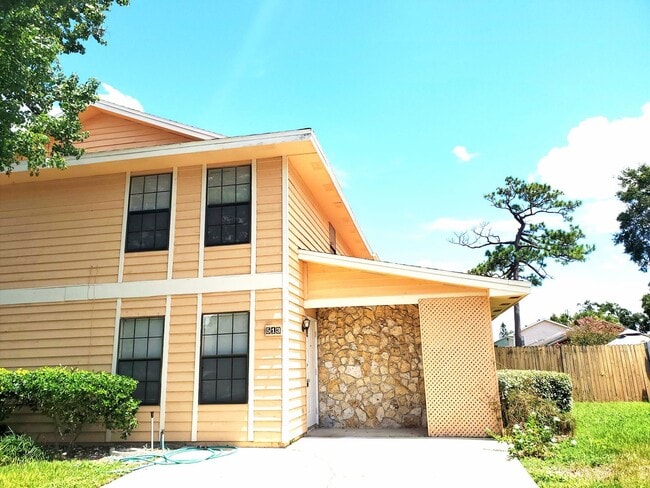 Building Photo - Wow! 2 bedroom, 2.5 bath, two story townho... Rental
