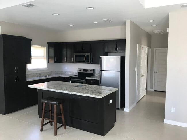 Building Photo - 1516 Coyote Hills Unit apt 3