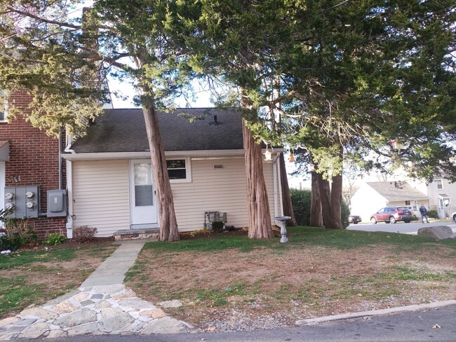 Photo - 48 Dupont Pl