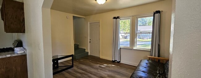 Photo - 1318 N Burbank Ave