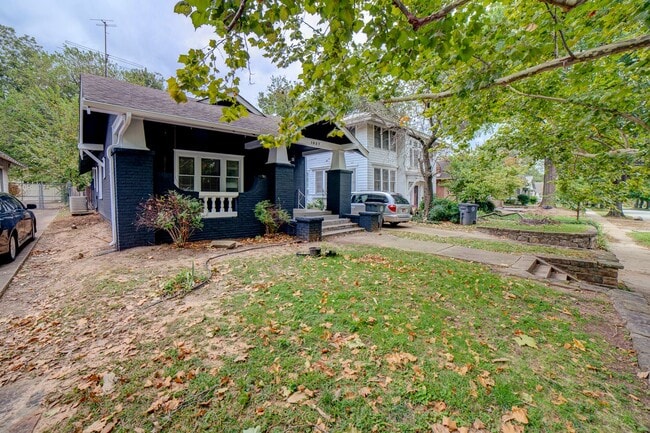 Photo - 2 Bed | 1.5 Bath in Midtown close to Utica Square & Cherry St!