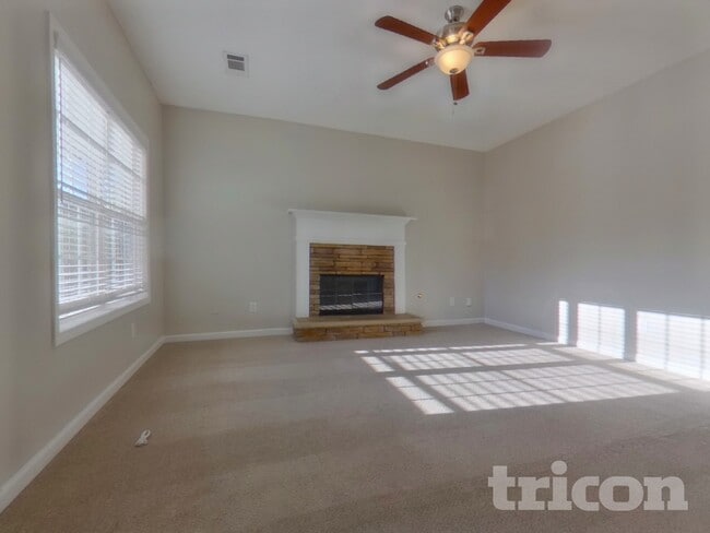 Photo - 2054 Laird Rd