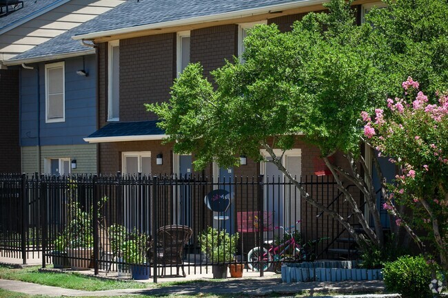 Building Photo - Estrella Apartment Homes