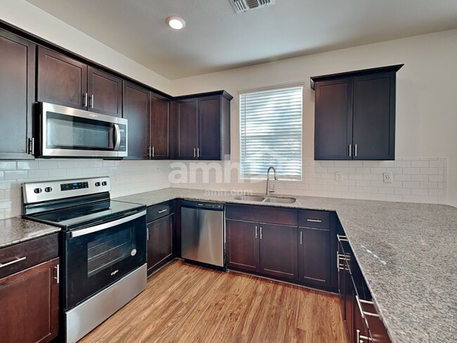 Photo - 671 W Laredo Ave