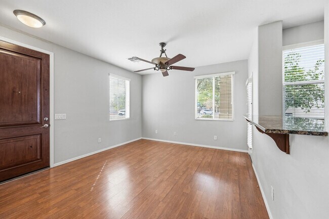 Photo - 1637 S Wildrose