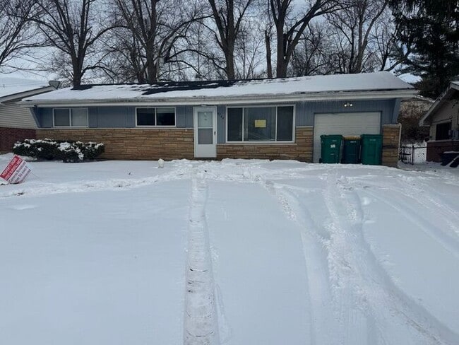 Building Photo - Charming 3-Bedroom Ranch