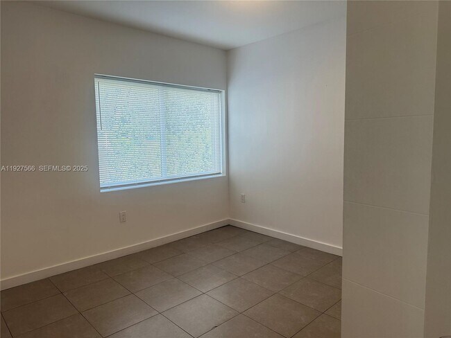 Photo - 2206 Simms St