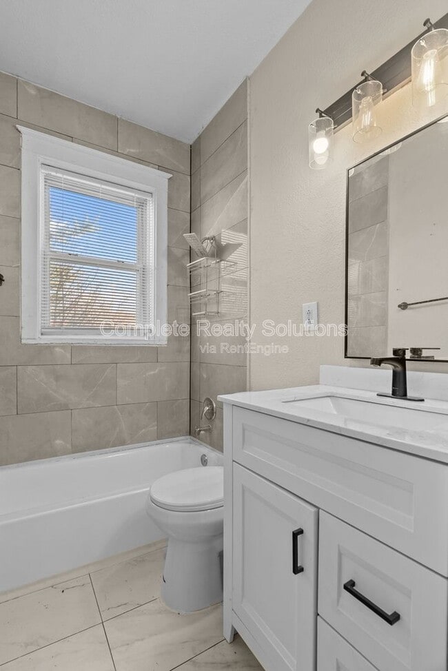 Photo - 4102 California Ave Unit 2n