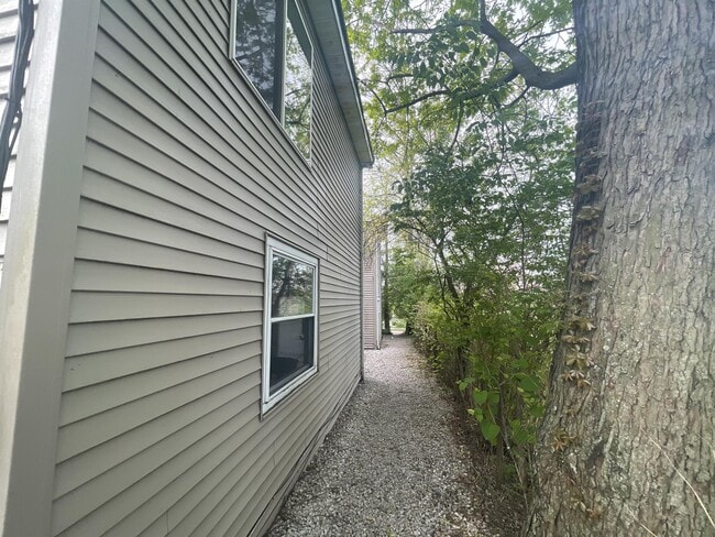 Photo - 521 E 7th St