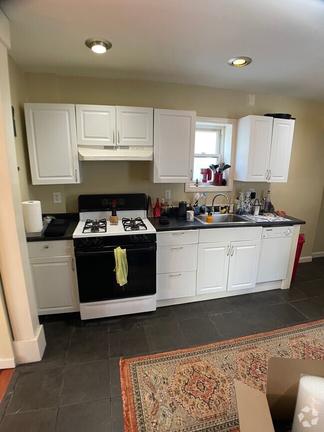 Building Photo - 67 Flint St Unit 2 Rental