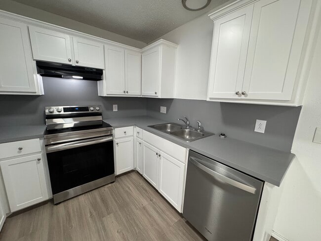 Building Photo - 1941 S Loop 289 Rental
