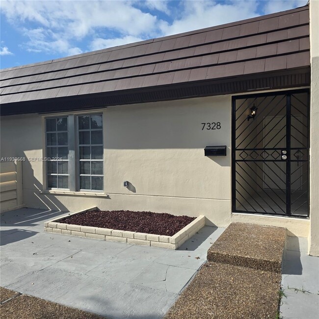 Building Photo - 7328 Miami Lakeway S