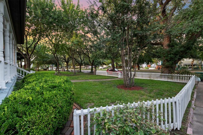 Photo - 1007 Heights Blvd