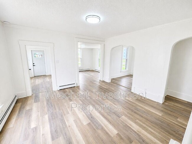Photo - 403 S Main St