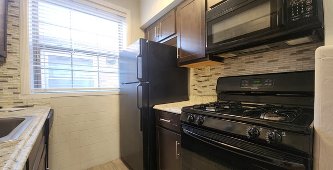 6330-6330 Bancroft Ave